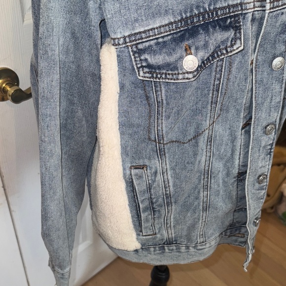 Madden Girl Blue Denim Jacket with Cream Sherpa Lining - Picture 4 of 15